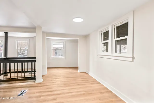 $199,999 | 5 Homestead Avenue, North Greenbush, NY 12198