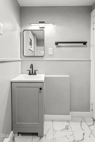 $199,999 | 5 Homestead Avenue, North Greenbush, NY 12198