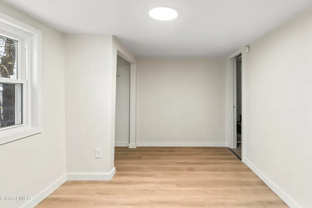 $199,999 | 5 Homestead Avenue, North Greenbush, NY 12198