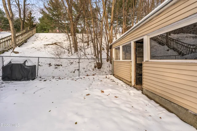 $199,999 | 5 Homestead Avenue, North Greenbush, NY 12198