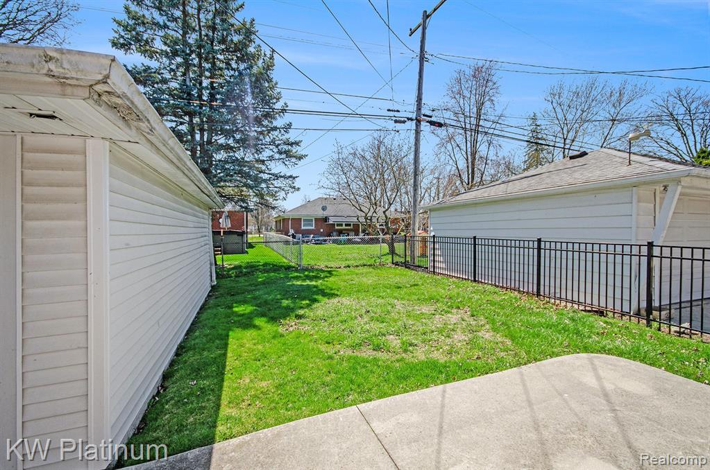 1855 Prestwick Road Grosse Pointe Woods, MI 48236 - Photo 16 of 21 Gallery Image 16