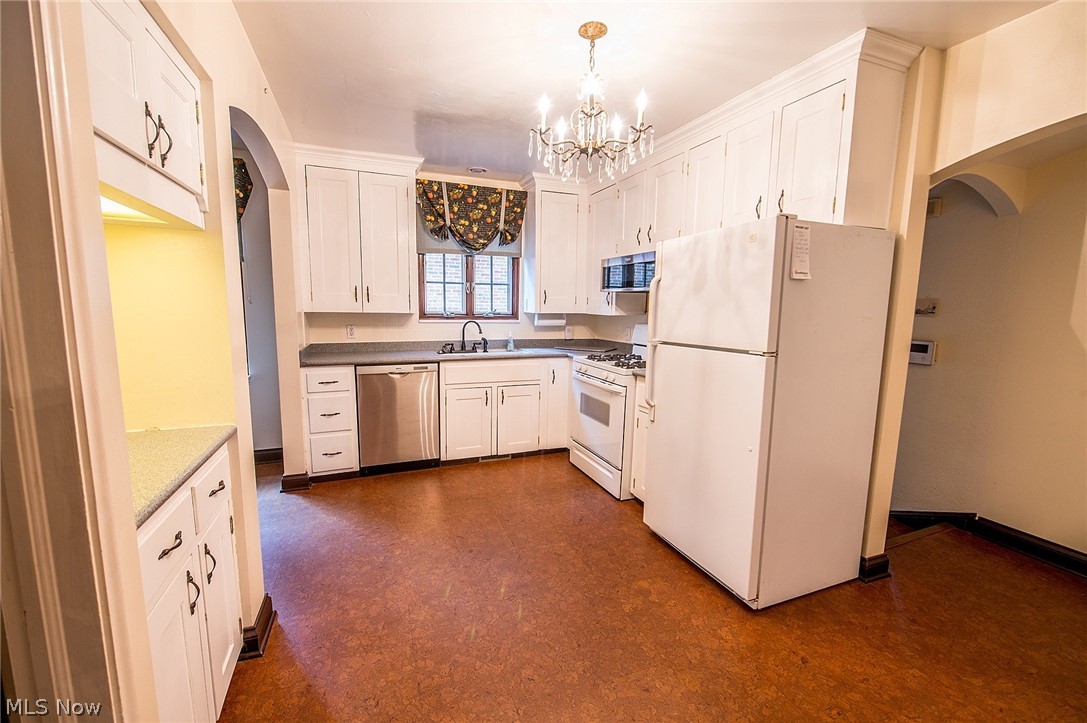 971 Englewood Road Cleveland Heights, OH 44121 - Photo 14 of 31