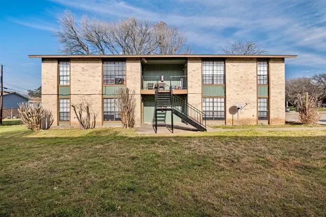 $985 | 301 Craddock Avenue, Unit C, San Marcos, TX 78666