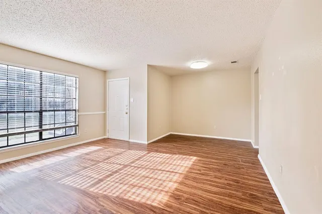 $985 | 301 Craddock Avenue, Unit C, San Marcos, TX 78666