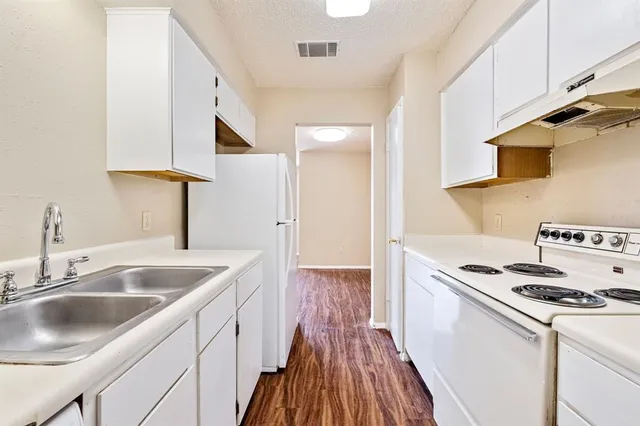 $985 | 301 Craddock Avenue, Unit C, San Marcos, TX 78666