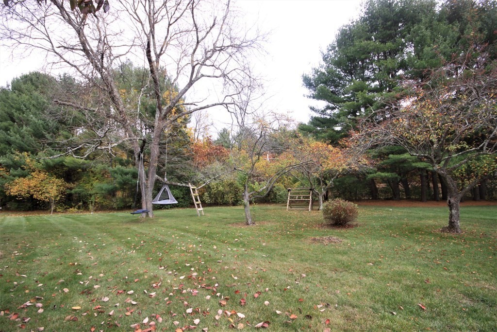 96 Coolidge Circle Northborough, MA 01532 - Photo 3 of 41