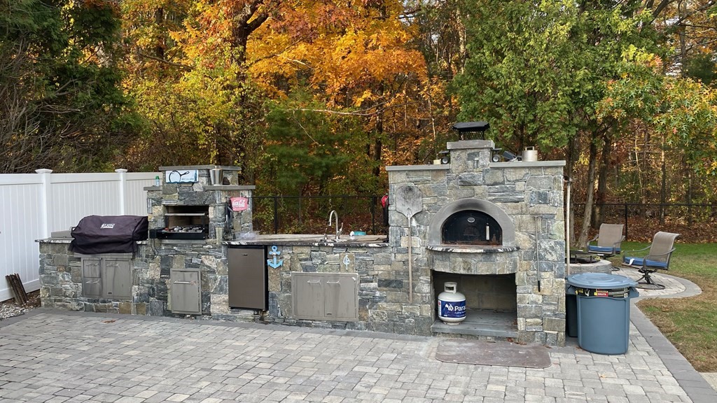 96 Coolidge Circle Northborough, MA 01532 - Photo 39 of 41