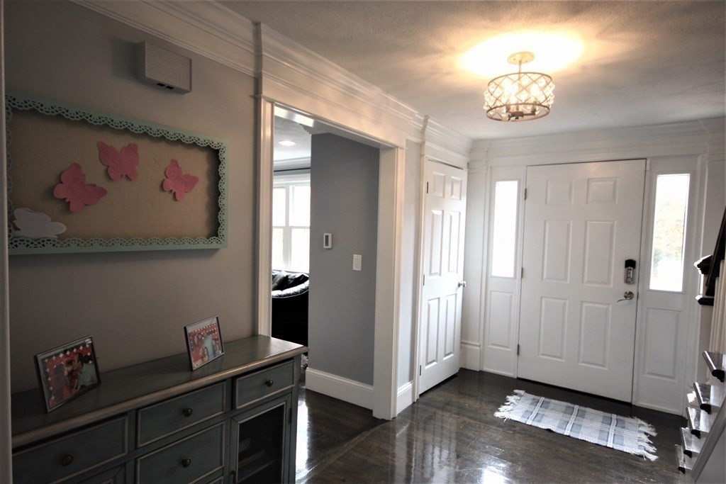 96 Coolidge Circle Northborough, MA 01532 - Photo 5 of 41