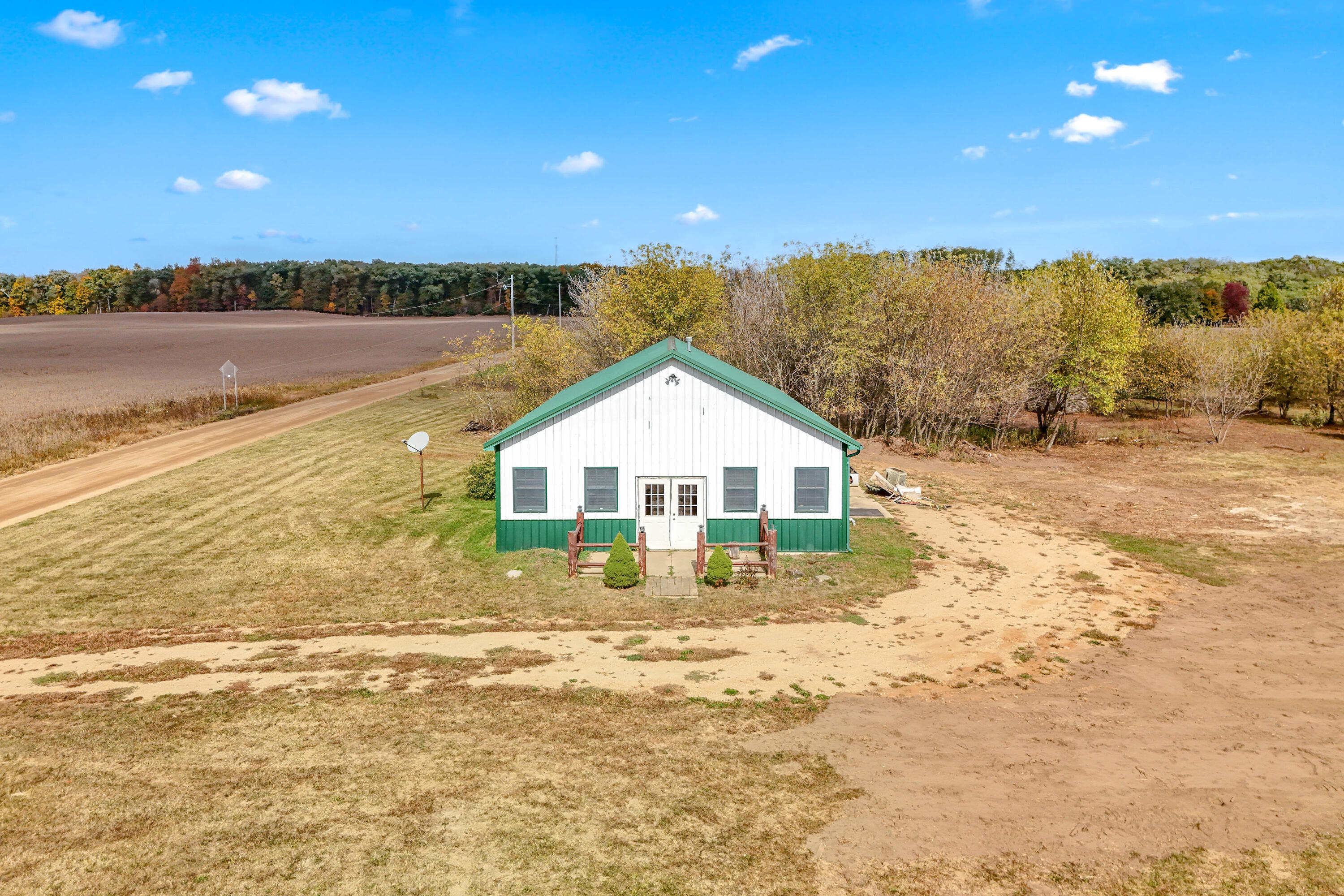 10149 Dennings Road Jonesville, MI 49250 - Photo 3 of 53 13