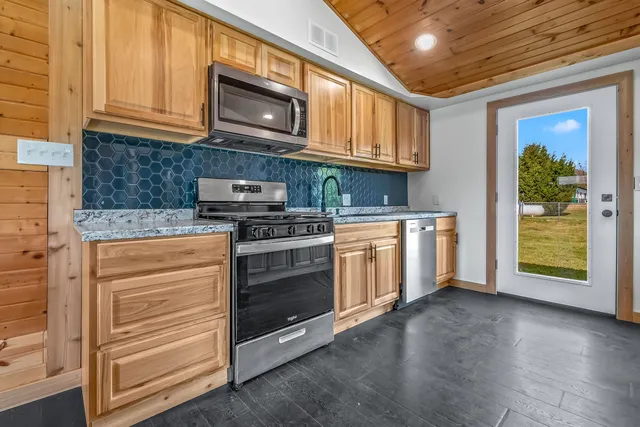 $280,000 | 10149 Dennings Road, Jonesville, MI 49250