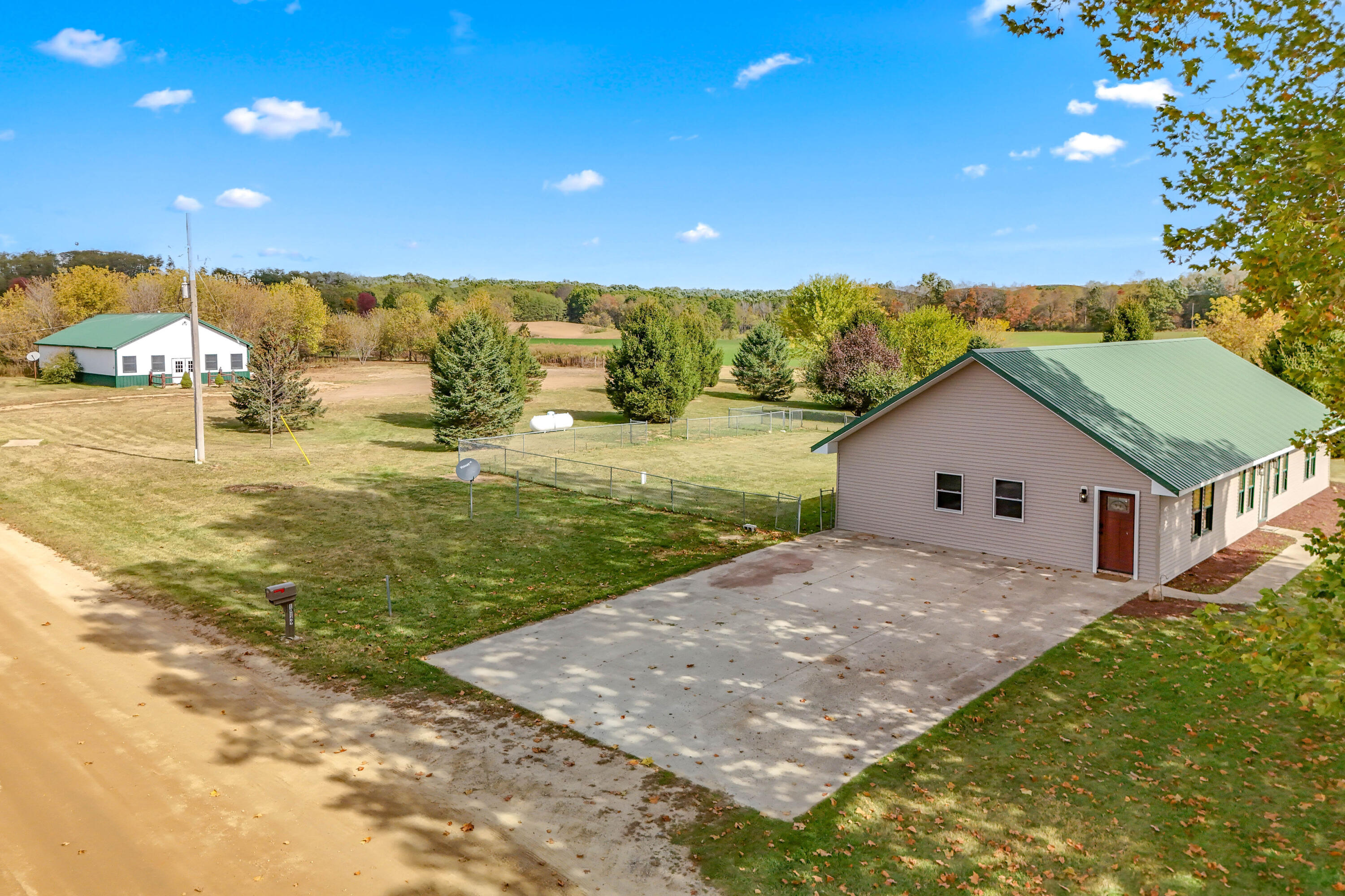 10149 Dennings Road Jonesville, MI 49250 - Photo 8 of 53 11