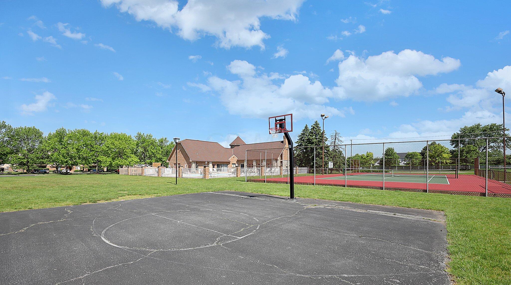 2175 Hedgerow Road, Unit 2175B Columbus, OH 43220 - Photo 25 of 28 27-web-or-mls-2175-hedgerow-road-2175b