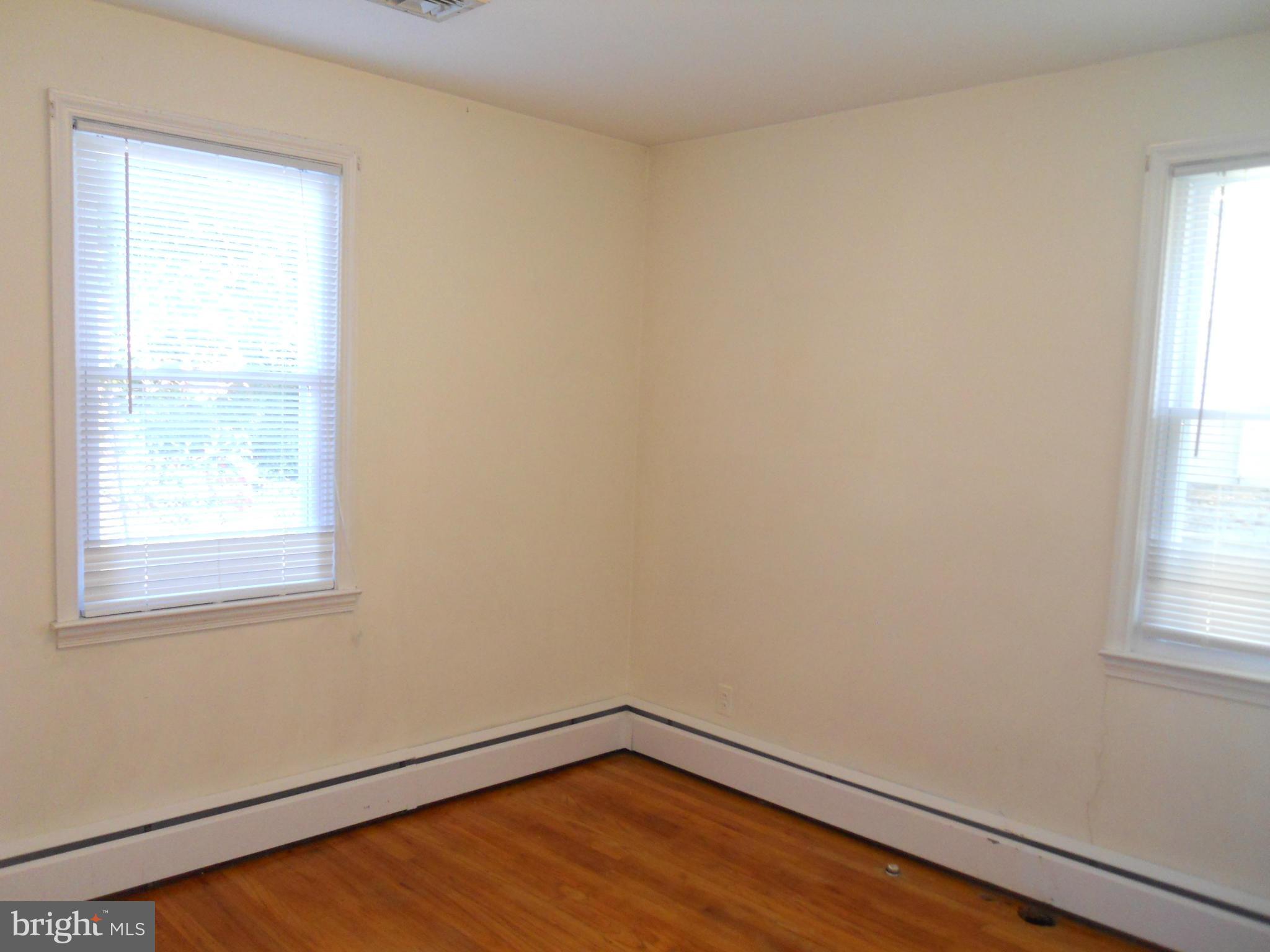 7311 Knollwood Road Baltimore, MD 21286 - Photo 14 of 30 an empty room with a window