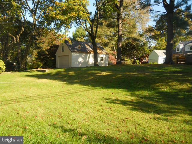 7311 Knollwood Road Baltimore, MD 21286 - Photo 28 of 30 a view of a yard with a tree