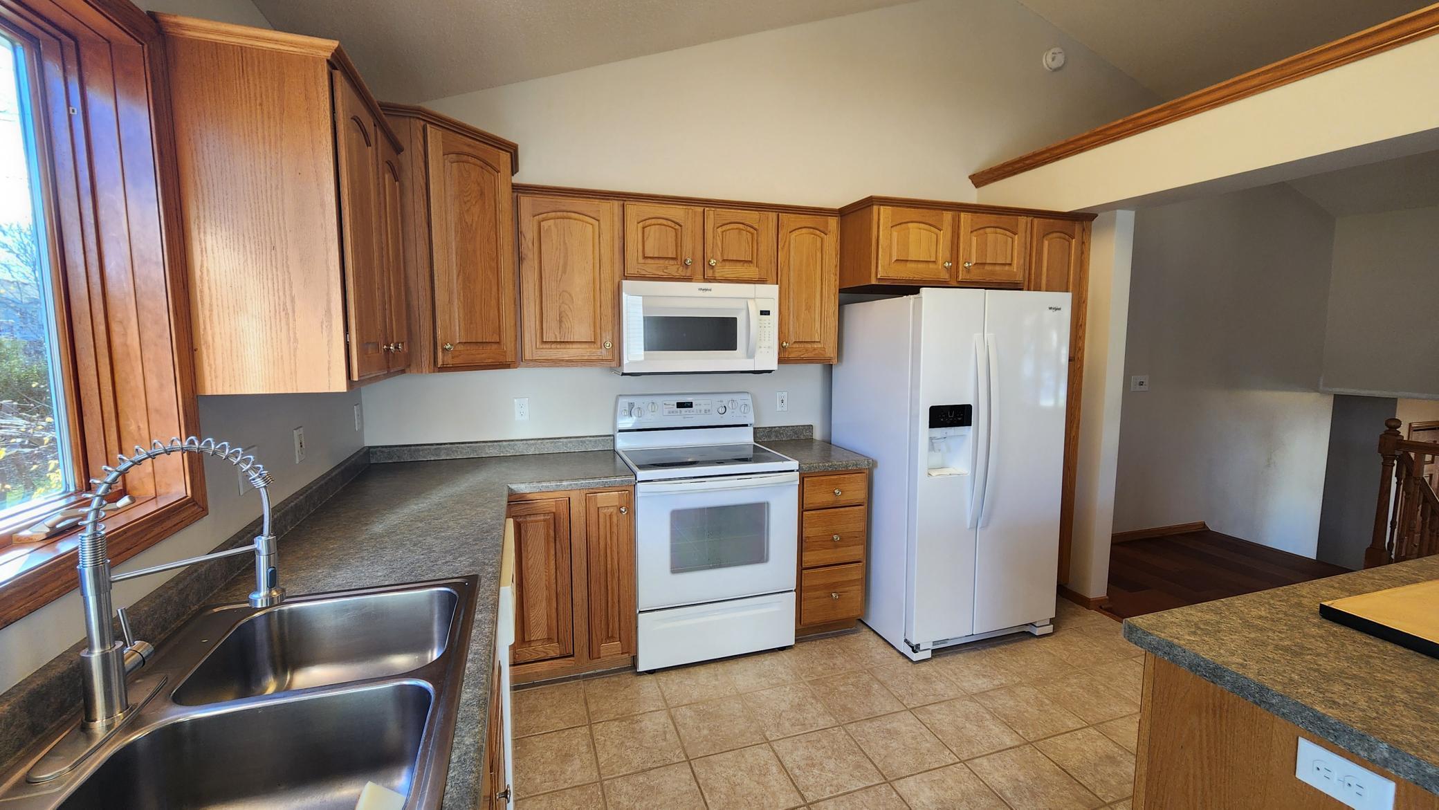 920 Plymouth Lane Northwest Rochester, MN 55901 - Photo 3 of 33