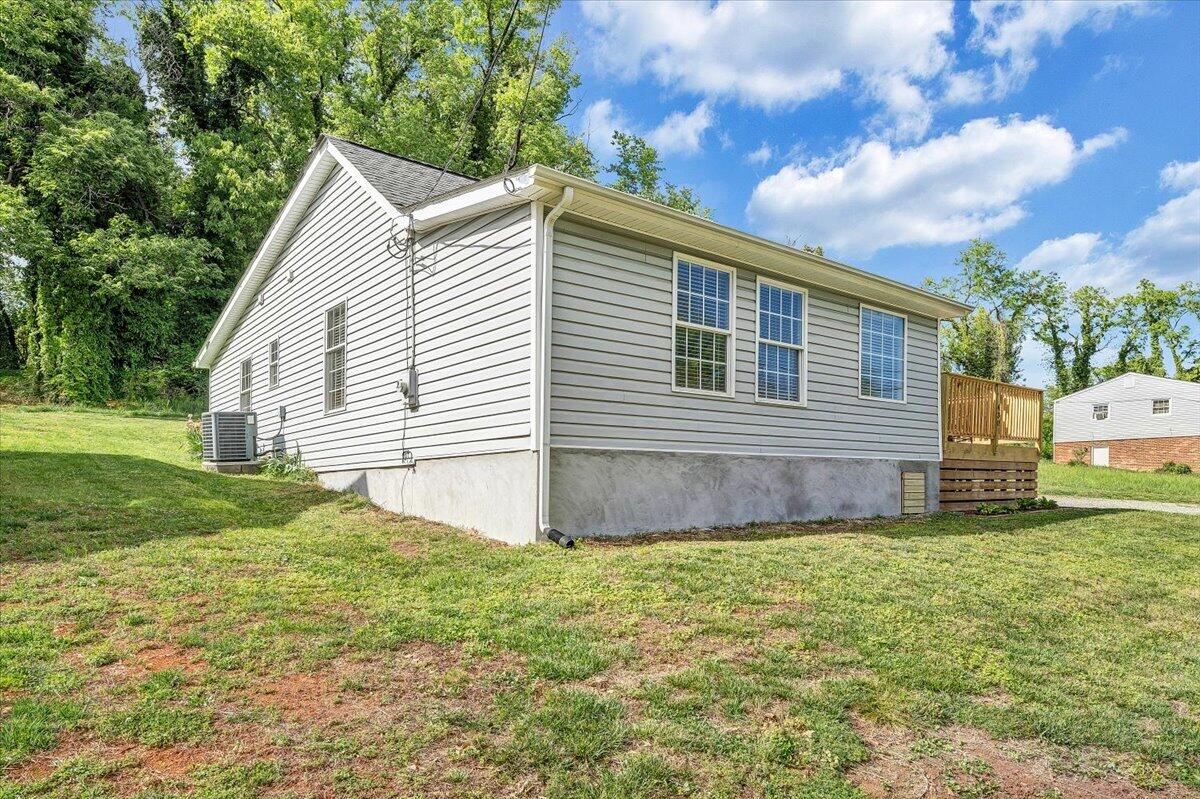 430 Tinker Avenue Vinton, VA 24179 - Photo 33 of 37 35-MIB09576-R5