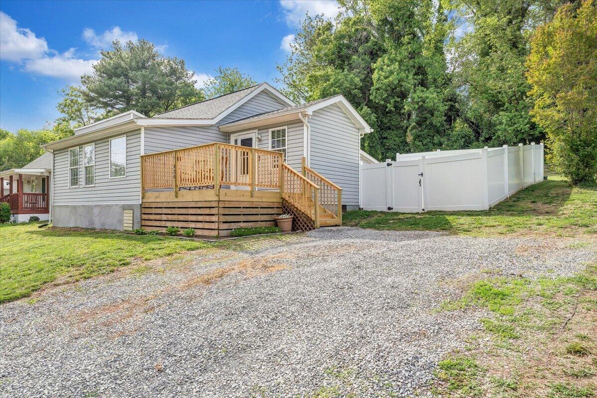 430 Tinker Avenue Vinton, VA 24179 - Photo 34 of 37 36-MIB09582-R5