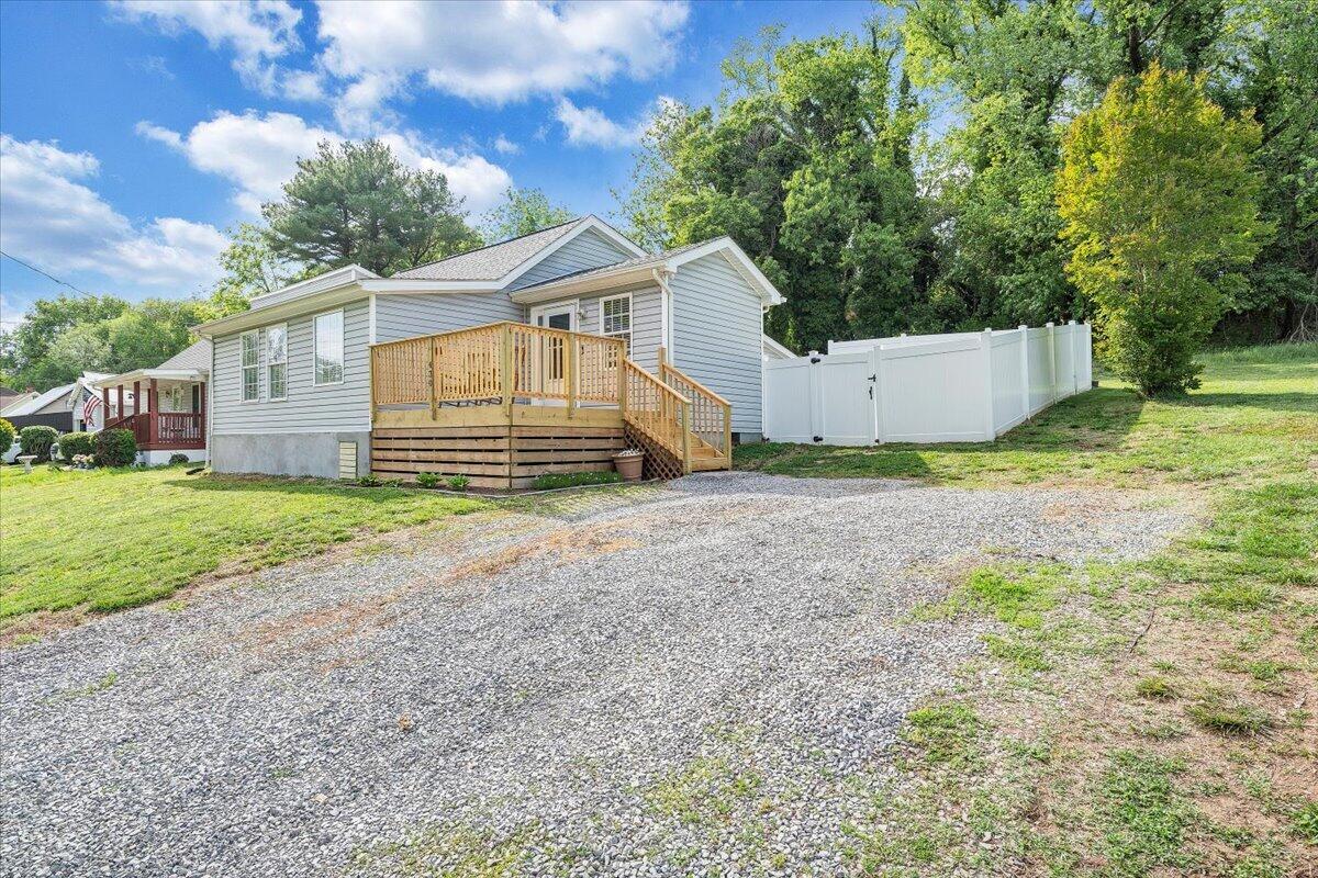 430 Tinker Avenue Vinton, VA 24179 - Photo 35 of 37 37-MIB09585-R5