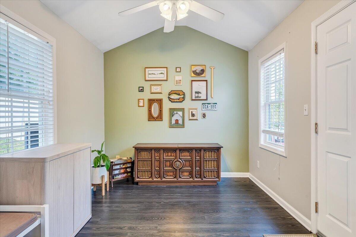 430 Tinker Avenue Vinton, VA 24179 - Photo 4 of 37 05-MIB09480