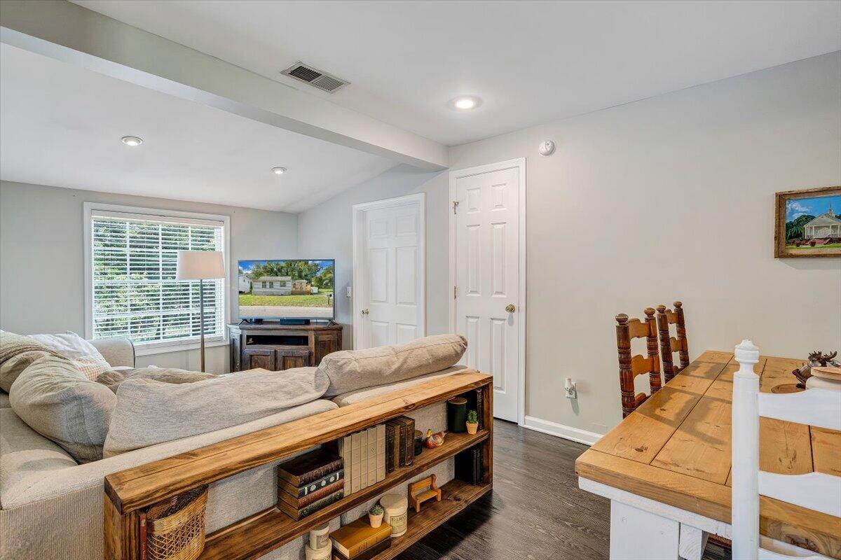 430 Tinker Avenue Vinton, VA 24179 - Photo 6 of 37 07-MIB09471