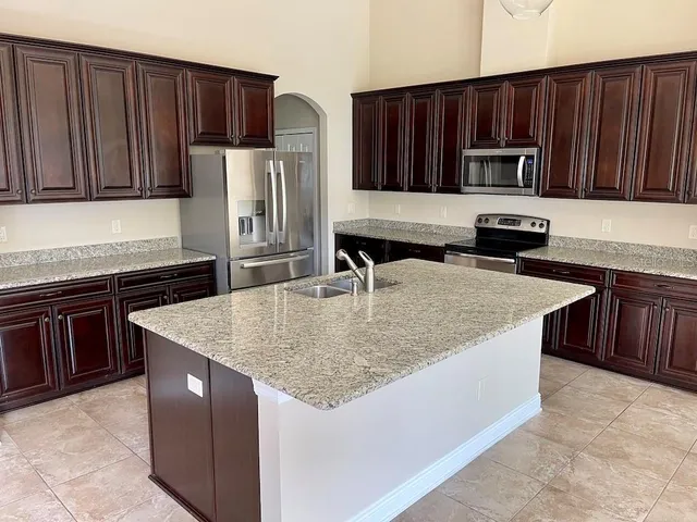 $4,250 | 15604 Hampton Village Drive, Tampa, FL 33618