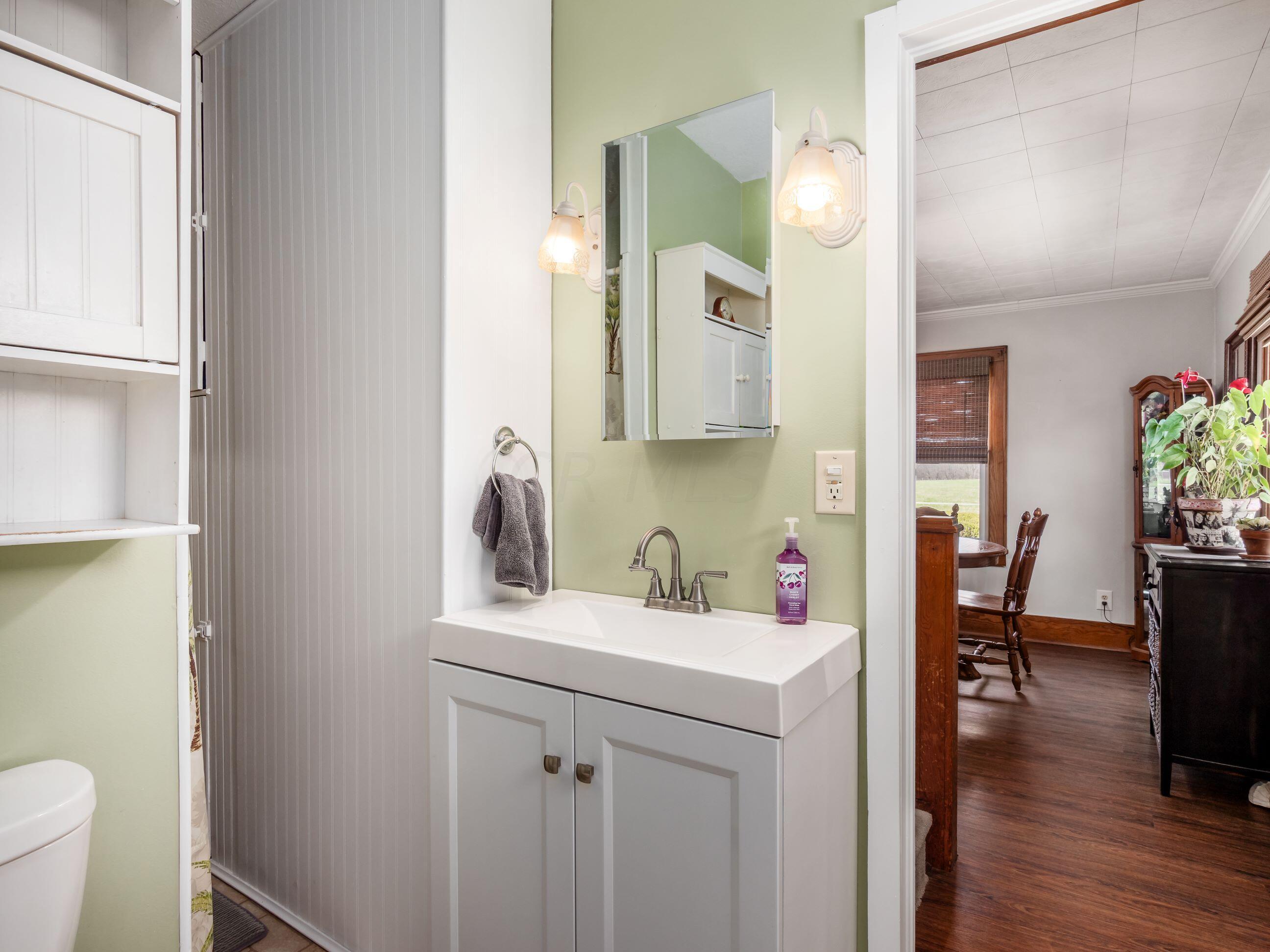 18180 Claypool Road Newark, OH 43056 - Photo 17 of 30 bathroom