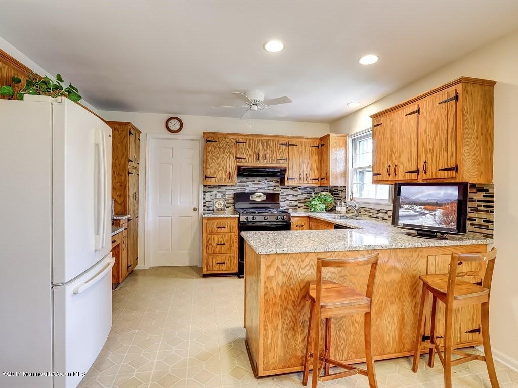 651 Valley Road Brielle, NJ 08730 - Photo 14 of 25 009_Kitchen