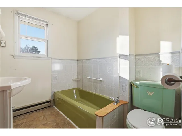 a view of a livingroom with a ceiling fan and window