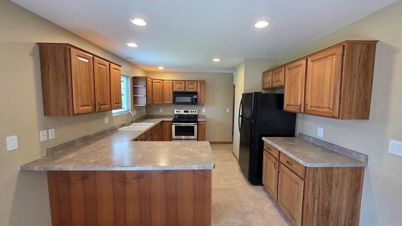 4725 Fox Grove Road Sheboygan, WI 53081 - Photo 5 of 47 Kitchen
