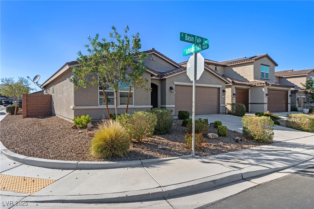 475 Basin Fls Street Indian Springs, NV 89018 - Photo 4 of 37