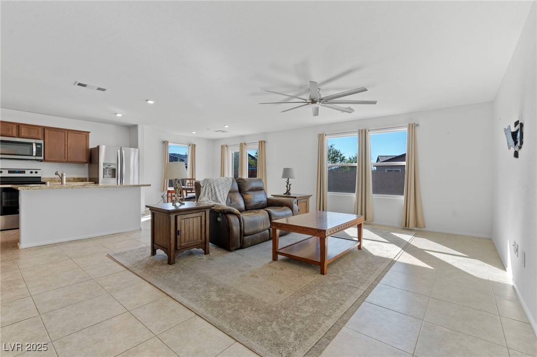 475 Basin Fls Street Indian Springs, NV 89018 - Photo 10 of 37