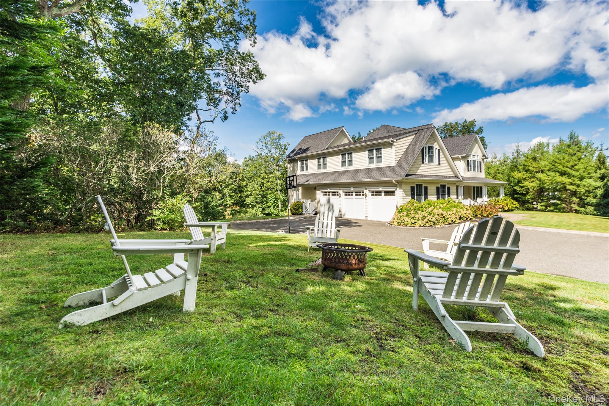 1330 Ridge Road Syosset, NY 11791 - Photo 4 of 12 Sideview