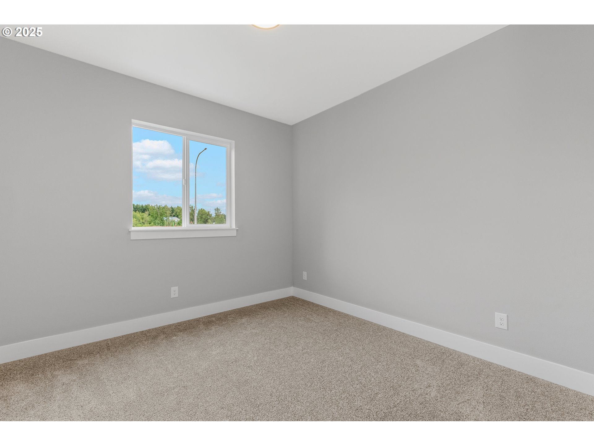 623 Vertex Street Winlock, WA 98596 - Photo 23 of 38 an empty room with windows