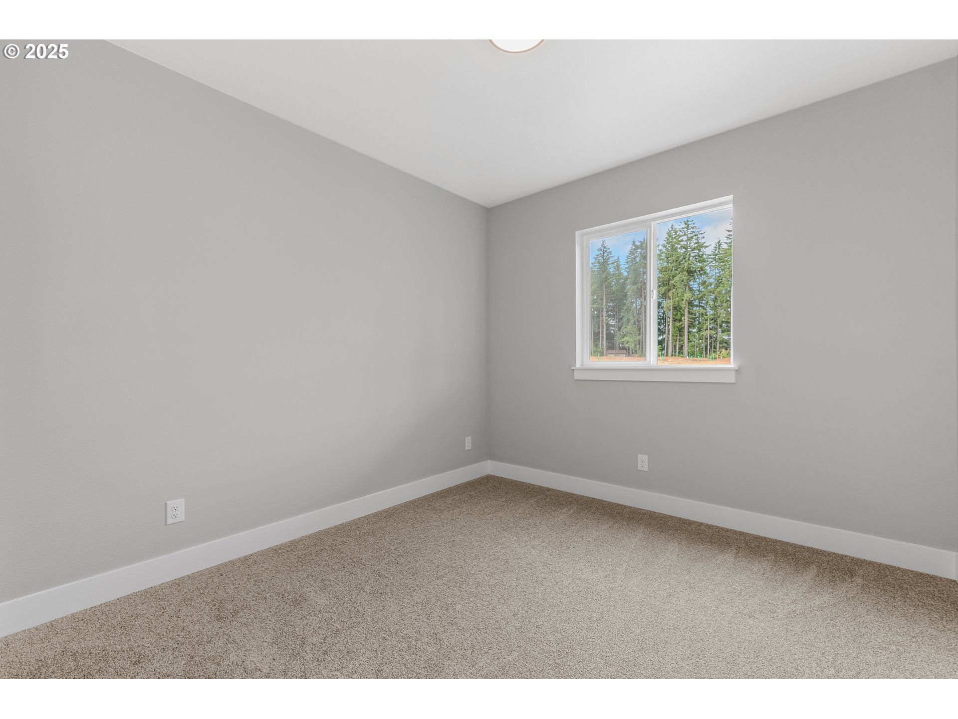 623 Vertex Street Winlock, WA 98596 - Photo 28 of 38 an empty room with windows
