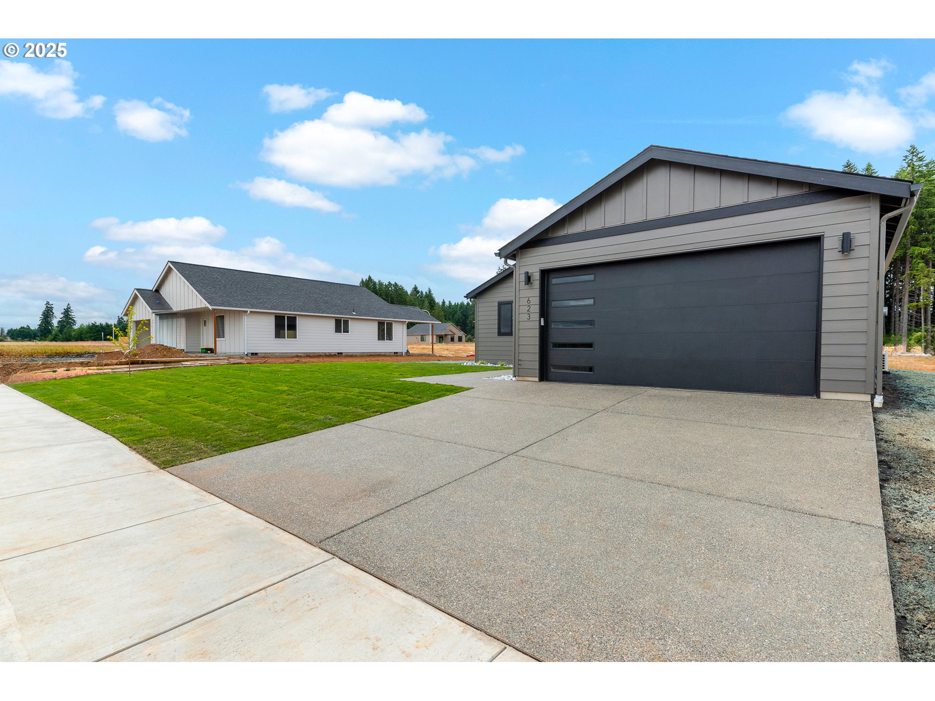 623 Vertex Street Winlock, WA 98596 - Photo 32 of 38 a front view of house with yard