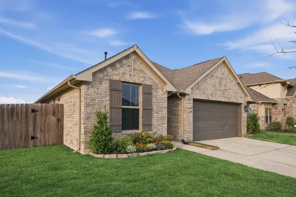 a front view of house with yard