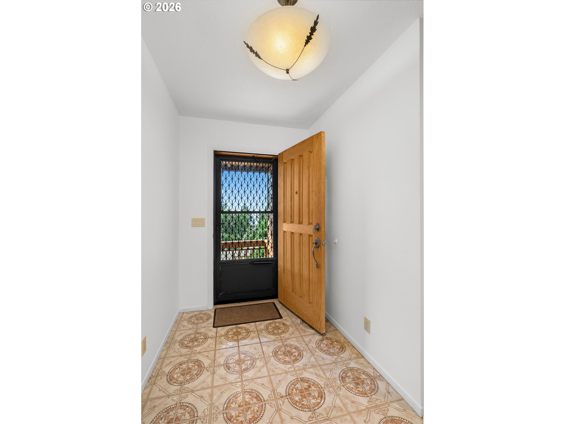 635 Radar Road Yachats, OR 97498 - Photo 11 of 48 Entrance/Foyer