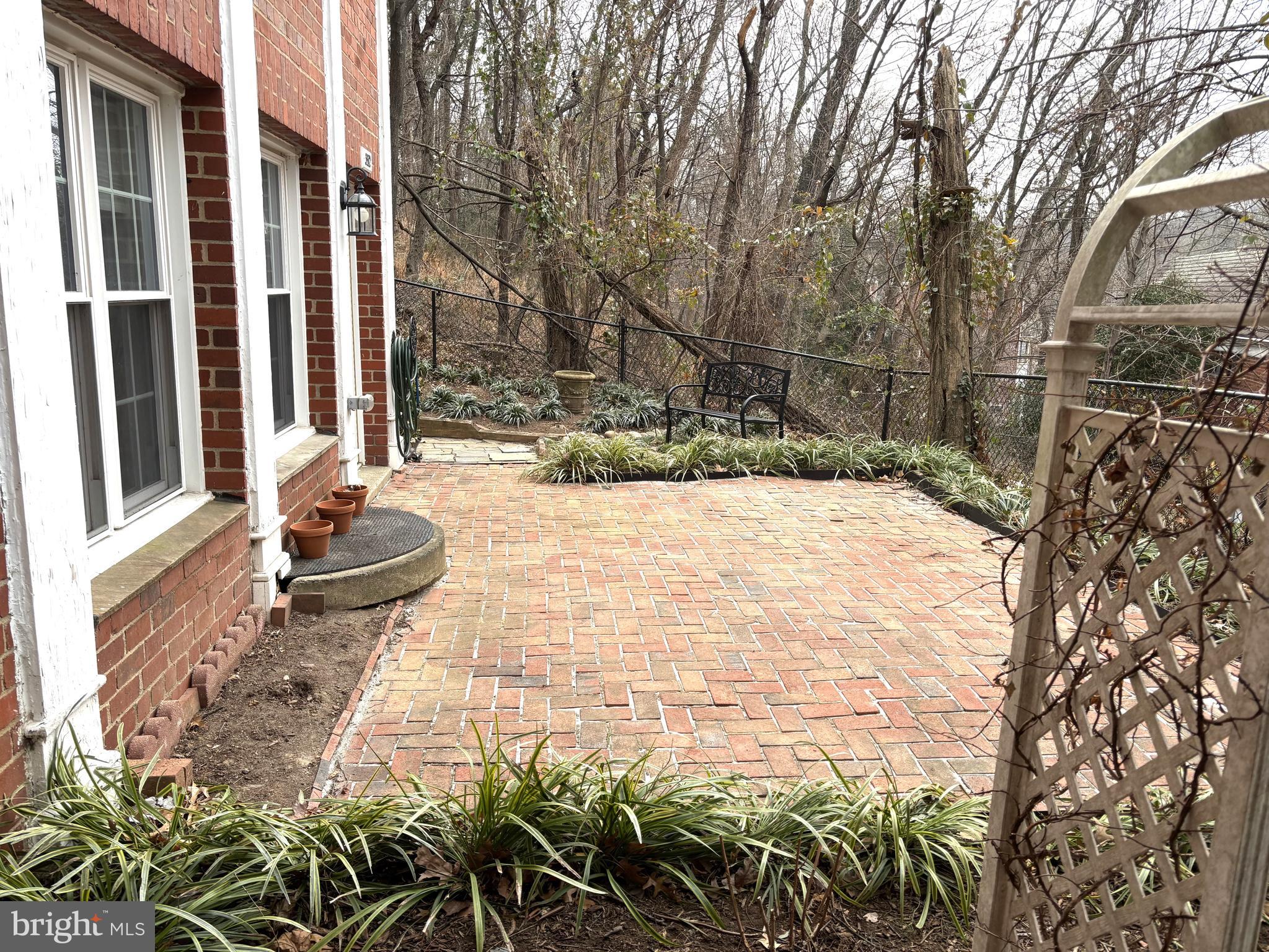 3512 Gunston Road Alexandria, VA 22302 - Photo 4 of 29 a backyard of a house with table and chairs