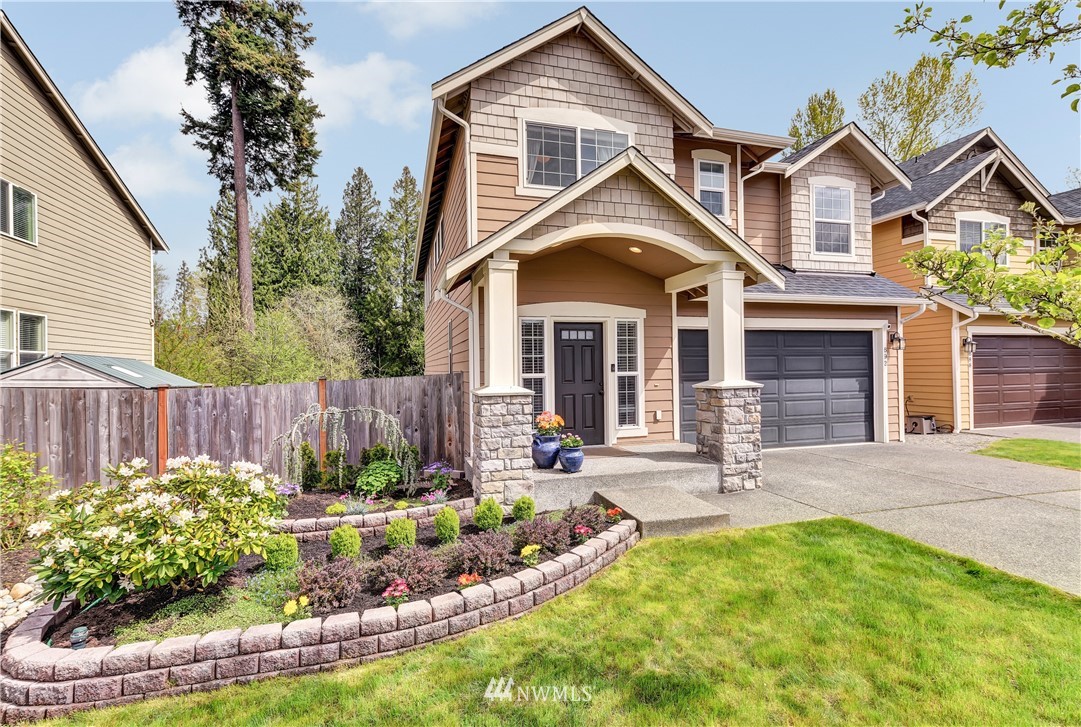 692 Ilwaco Place Northeast Renton, WA 98059 - Photo 2 of 25 Gallery Image 2