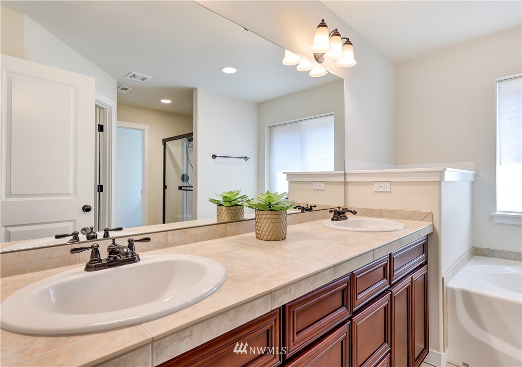 692 Ilwaco Place Northeast Renton, WA 98059 - Photo 15 of 25 Gallery Image 15