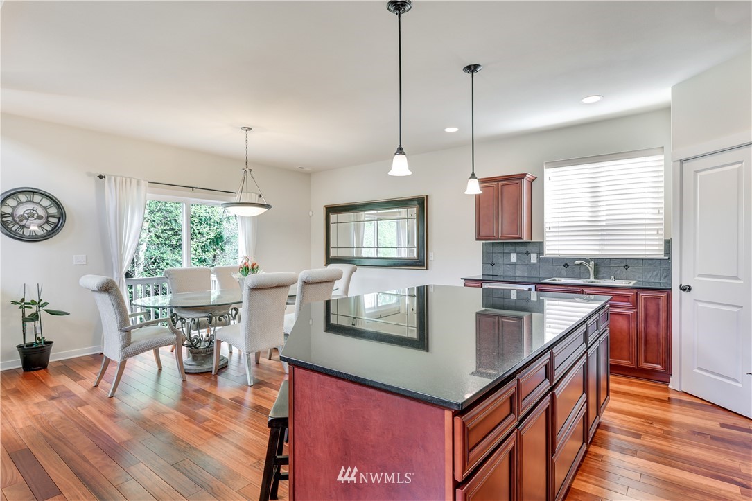 692 Ilwaco Place Northeast Renton, WA 98059 - Photo 10 of 25 Gallery Image 10
