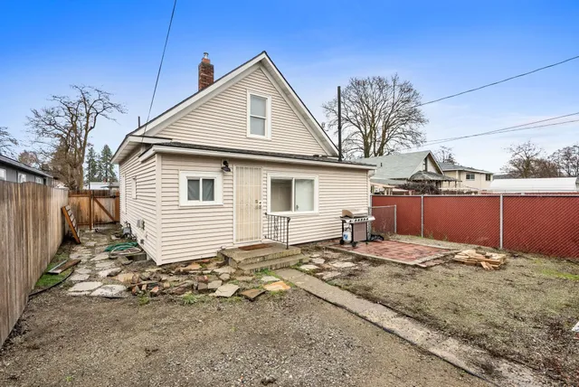 $324,000 | 824 East Crown Avenue, Spokane, WA 99207