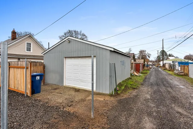 $324,000 | 824 East Crown Avenue, Spokane, WA 99207