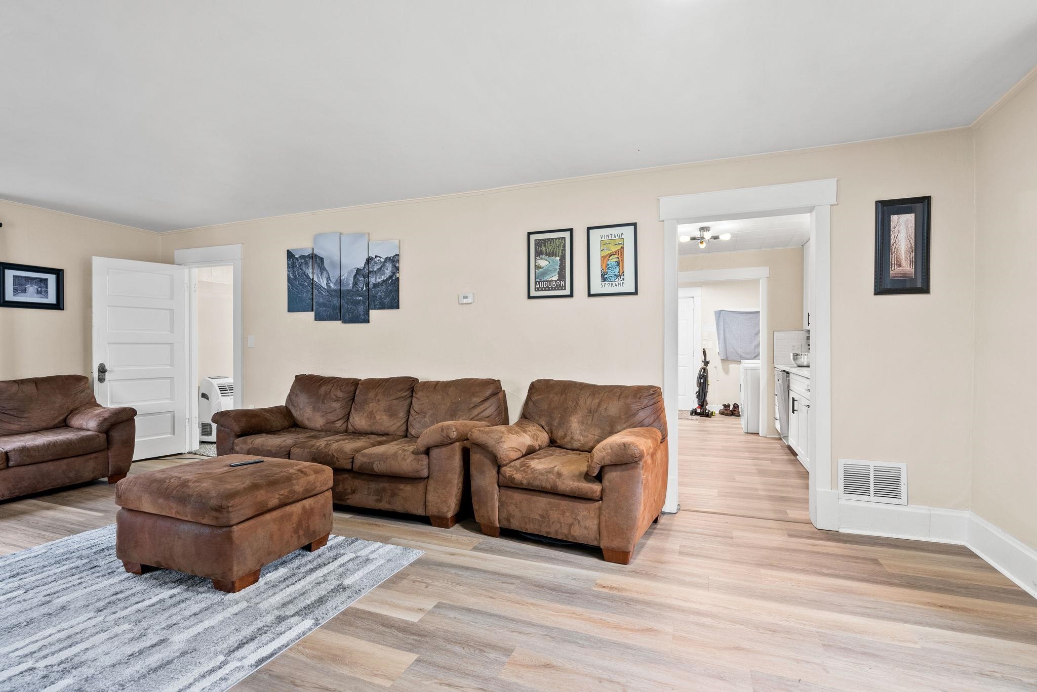 824 East Crown Avenue Spokane, WA 99207 - Photo 3 of 25