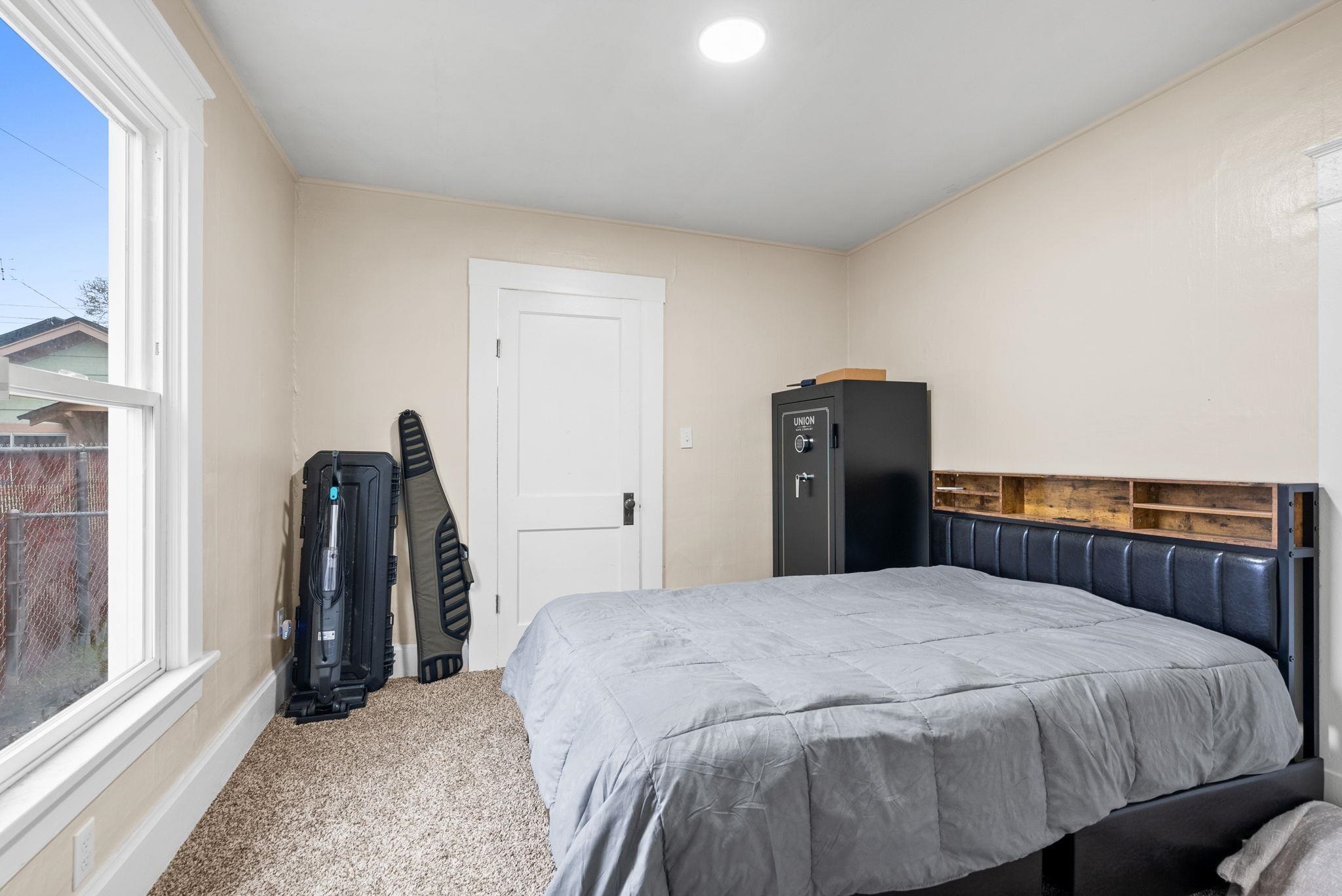 824 East Crown Avenue Spokane, WA 99207 - Photo 6 of 25