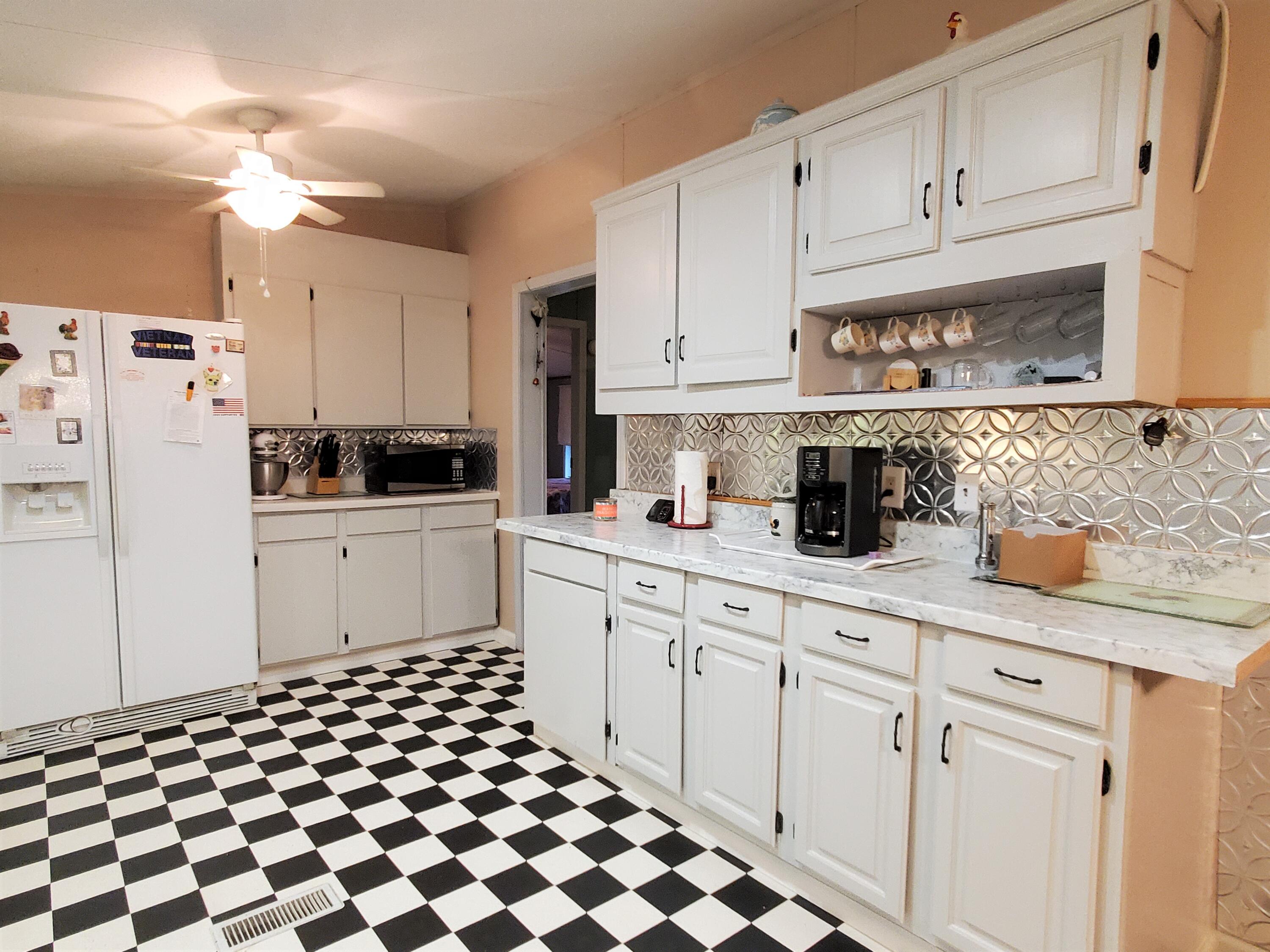 9987 Bloomville Road Manning, SC 29102 - Photo 17 of 31 AMPLE COUNTER SPACE