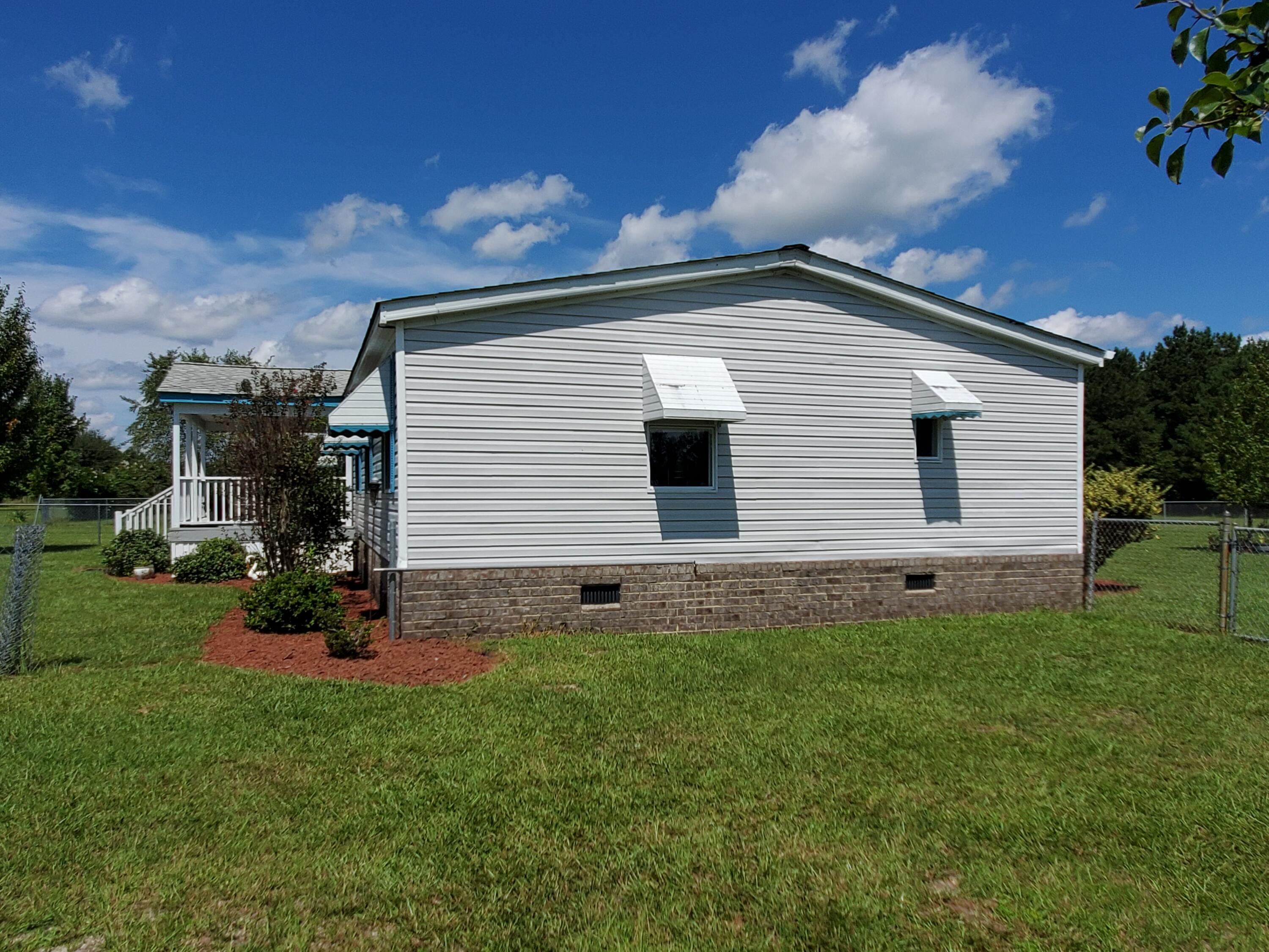 9987 Bloomville Road Manning, SC 29102 - Photo 3 of 31 RIGHT SIDE