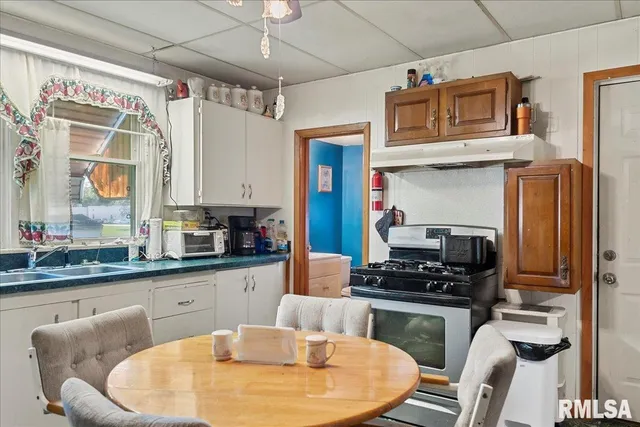 $81,900 | 2028 North Peoria Road, Springfield, IL 62702