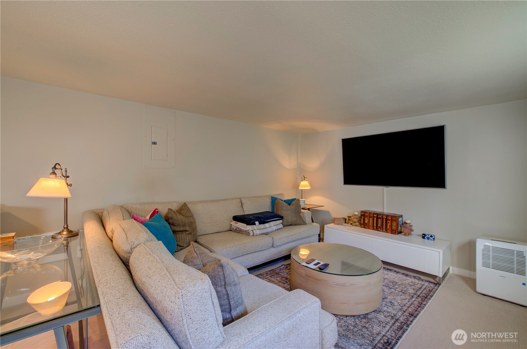 1115 34 Street Seaview, WA 98644 - Photo 23 of 31 a living room with furniture and a flat screen tv