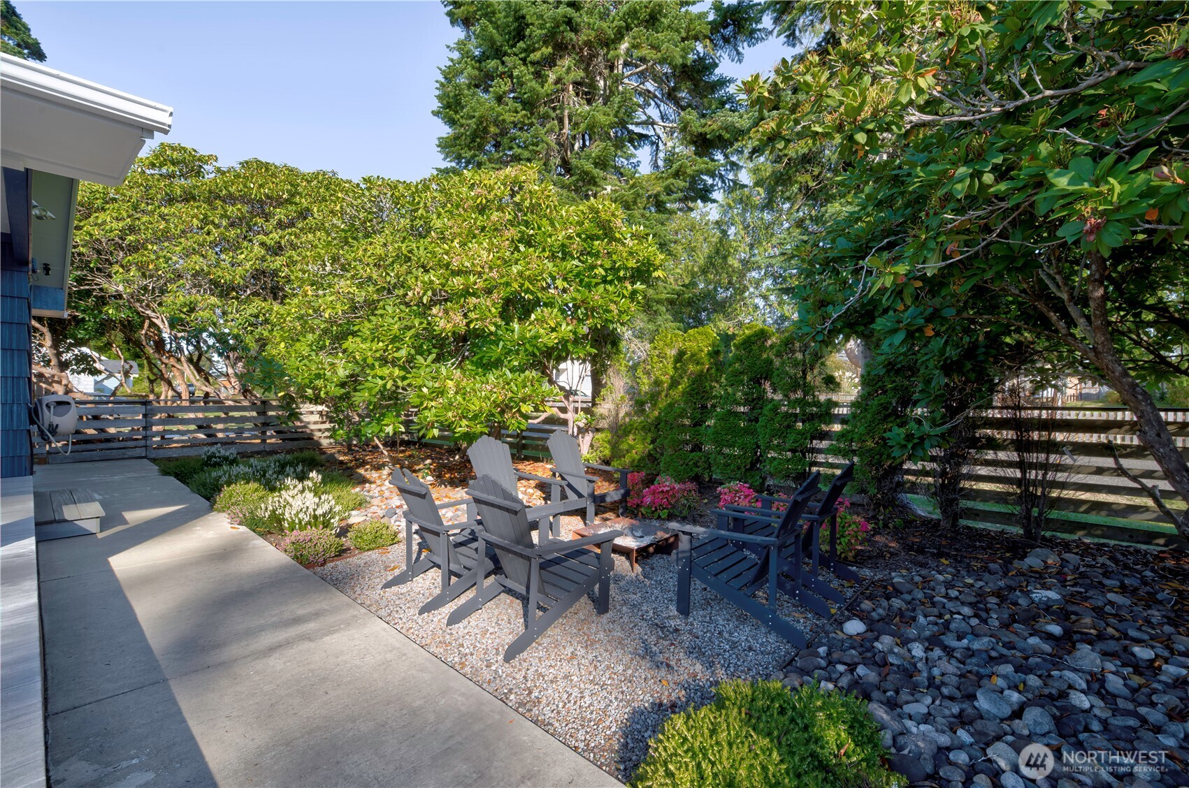 1115 34 Street Seaview, WA 98644 - Photo 4 of 31 a view of a tables and chairs in a backyard